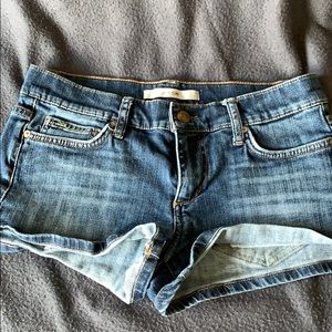 Very cute short denim shorts